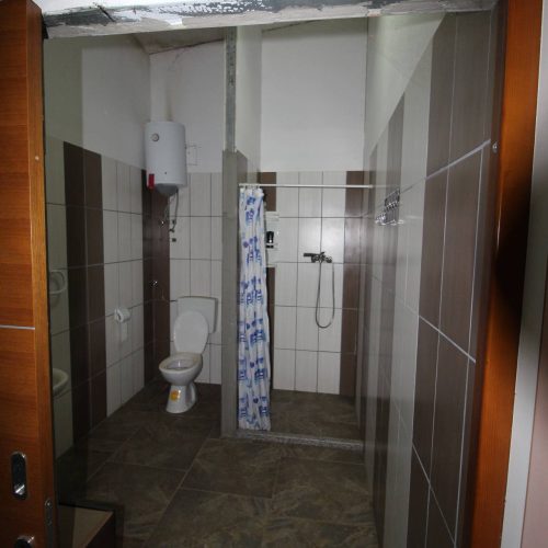 hala - kat wc s tušem